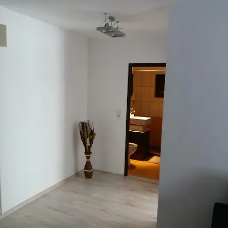 Mario Regim Hotelier *
